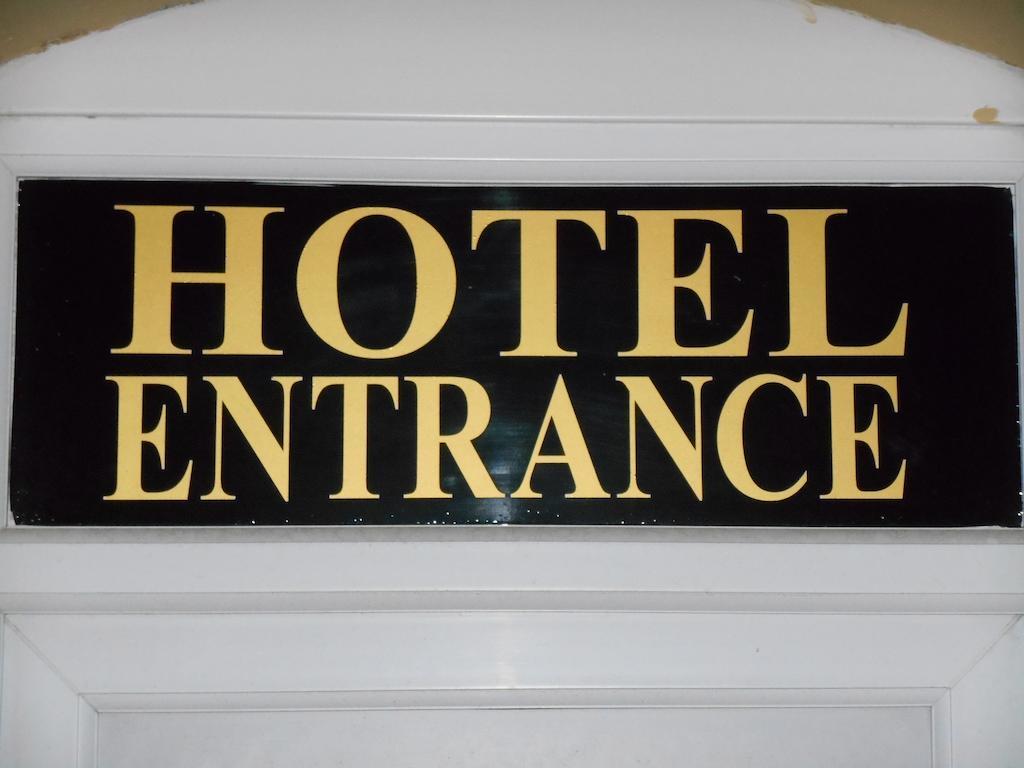 Oyo Main Top Hotel Widnes Extérieur photo