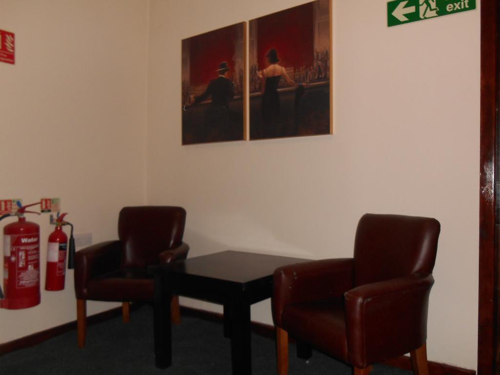Oyo Main Top Hotel Widnes Extérieur photo