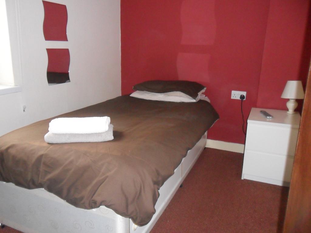 Oyo Main Top Hotel Widnes Extérieur photo