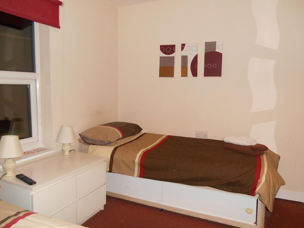 Oyo Main Top Hotel Widnes Extérieur photo