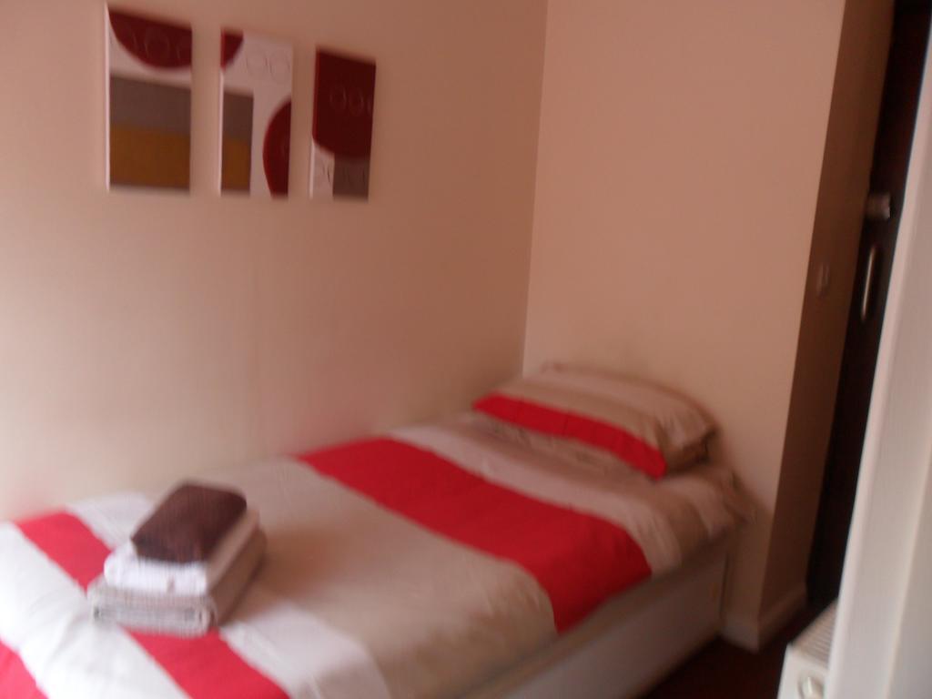Oyo Main Top Hotel Widnes Extérieur photo