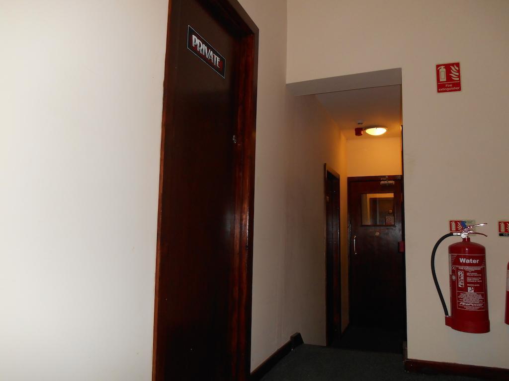 Oyo Main Top Hotel Widnes Extérieur photo